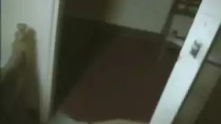 مشهد سكس مصري: سرير يصرخ من دفعات النيك