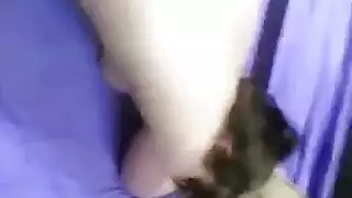 نيك كلبي إكس إكس إكس: فتاة مثارة تبلع الزبر وتتناول نيك عنيف