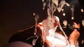 عاهرة لا تشبع تُدك بقضيب وحشي