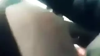 موقف سيارات وضرب: مراهقة جزائرية محجبة تحب الجنس في السيارة ومص القضيب