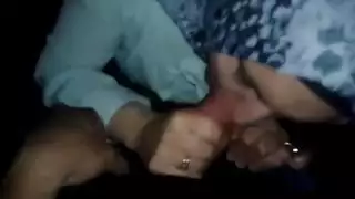 فاتنة محجبة تأمر بالعضو ثم تبتلعه كله
