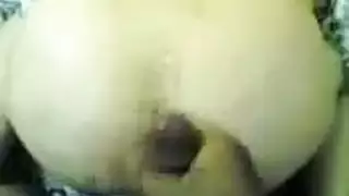 سماح تمص قضيبًا ضخمًا وتنتهي بالجماع الخشن