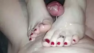 مص اصابع جميلة