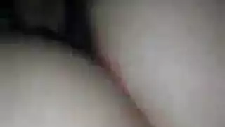 مدلكة جريئة تأخذ ديك ضخمة حتى مؤخرتها
