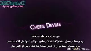 شباب يضربون بعمق في جلسة جنس إباحية صريحة