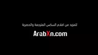 الزوجة غير المخلصة تستسلم لعملية جنس جماعي خشن كعقاب