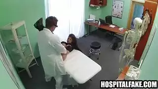 ادخال اليد في الكس سكس