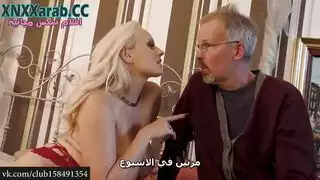 فانتازيا الديوث: زوجة شقراء تأخذ قضيبًا كبيرًا على الكاميرا