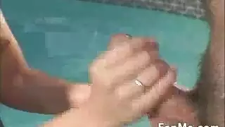 قضيب مطاطي يضرب الطيز بقوة