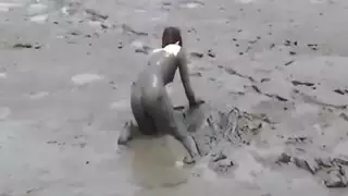 تختنق بالقضيب حتى تبدأ بالصراخ