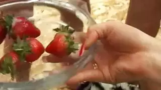 نيك شرجي مكثف: أجنبي يهاجم مؤخرة متحركة ضخمة