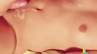يشيل ثوبها وينيكها