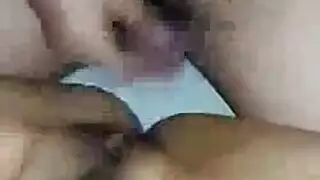 زوجان هاويان يصبحان جريئين في شريط جنس ساخن على الكاميرا