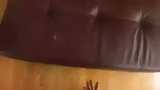 دخل ويرى اخته تستمني