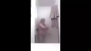 عاهرة قذرة الأفكار تتلقى عقاب جنس قاسي