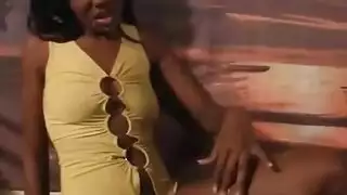 لعقت بظرني بينما كانت تأخذ قضيبي داخلها بعمق