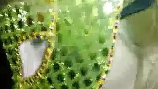 فتاة معصوبة العينين تركب القضيب بقوة في بورن الكاوبوي
