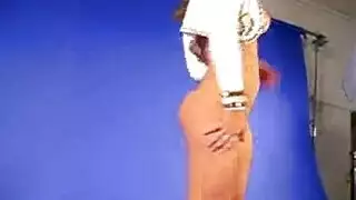 تتناوب الشقراوات المفعمة بالحيوية وإريكا بيلا وألكسيس فوكس على مص الديك والحصول على ملاعق شخرية دافئة