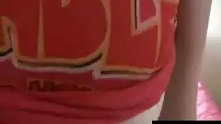 ثلاثة أطفال كتكوت نائب الرئيس على بعضهم البعض