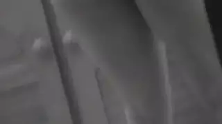 أكل كس في غرفة مظلمة أصوات مصّ وهزة الجماع