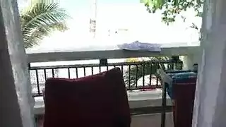 موديل كبيرة المؤخرة تمارس الجنس في الخارج وتمص قضيبًا