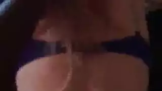 ثنتي خوات يعرضين ابزازهن والى اخون