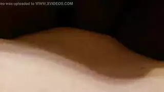 فتحتان مبللتان تروّلان من أجل قضيبك