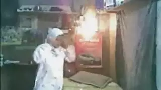 ولد يافش خطيبته تحت السلم7pxwxz0fkemk