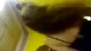 عراقية ساخنة تتحرك لعشيقها قبل جنس عنيف