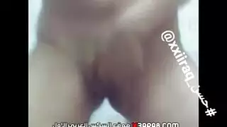 مداعبة مصرية ساخنة: يداعب فرجها الضيق قبل ركوب عنيف