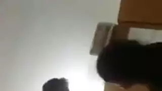 مشهد إباحي عربي: فتاة ممحونة تتوسل لزب صديق شقيقتها الكبير