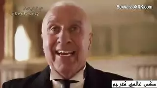 مشهد إباحي: الموظف يشارك زوجة المدير والخادمة في فعل ثنائي