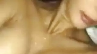الإحليل بيكيني في سن المراهقة السمين