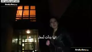 نيك صريح في الخارج مقابل كومة من نقد اليورو