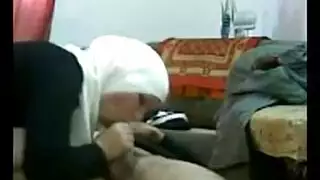 نيك محجبة مصرية على الكنبة والأرض وفشخ كسها ولحسه بكل الأوضاع