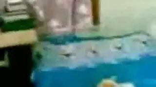 زوجة ناضجة مثيرة تخون مع خادم أسمر ذو عضو ضخم