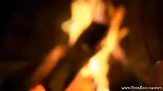 مص شغوف: صديقته تتعمق في حلقها وتجعله يئن