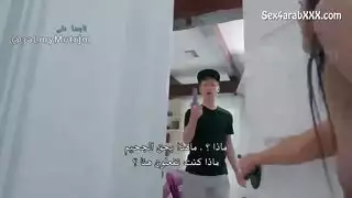 زوج مخدوع يشاهد زوجته تأخذ قضيبًا أسود كبير