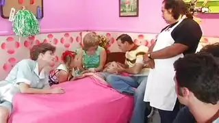 أخت متعرجة وأخ وسيم في ممارسة كلابية خام