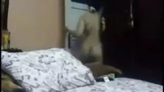 سكس عربي ساخن: عاهرة عارية تنيك في غرفة النوم من عشيقها