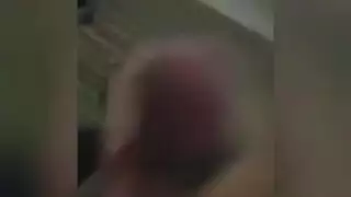 مراهقة تتعرى بالكامل في مشهد بورن علني