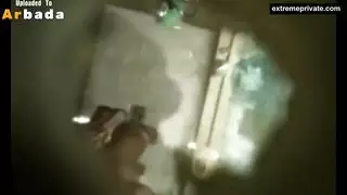 متلصص يتجسس على جمال عربية تمارس العادة السرية في الدش