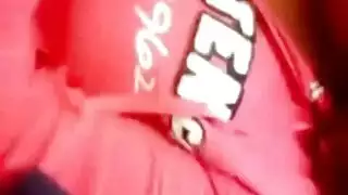 راحة انتصاب في الحافلة: استمناء له في المقعد