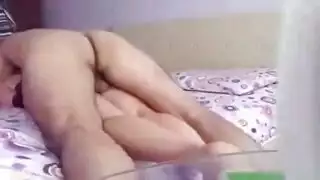 فرج أبيض يُدمر بقضيب عربي في وضع الكلب