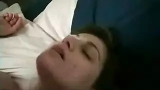 فتاة تتوسل للمزيد من القضيب في فتحتها الضيقة