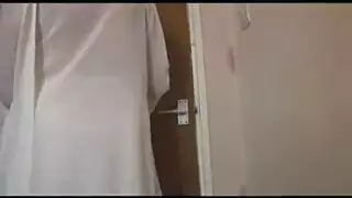 خبيرة في استفزاز الأرجل قبل جنس كاميرا صريح