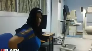 الطبيب النفسى ينيك المريضة