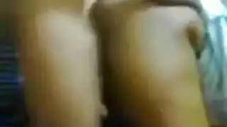 فعل الدخول الخلفي مع سودانية كبيرة الصدر