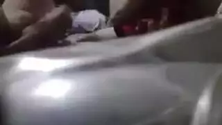 فتاة ذات طيز كبيرة تأخذ أشد زب سخونة في فتحتها الضيقة