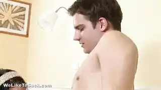 نزول البول في الحمام
